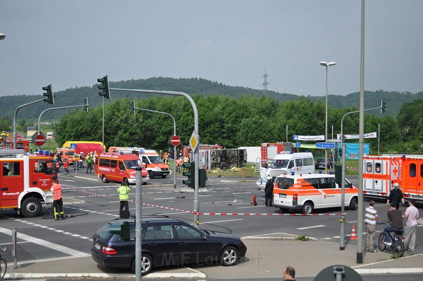 Schwerer Unfall mit Reisebus Lohmar Donrather Dreieck P155.JPG
